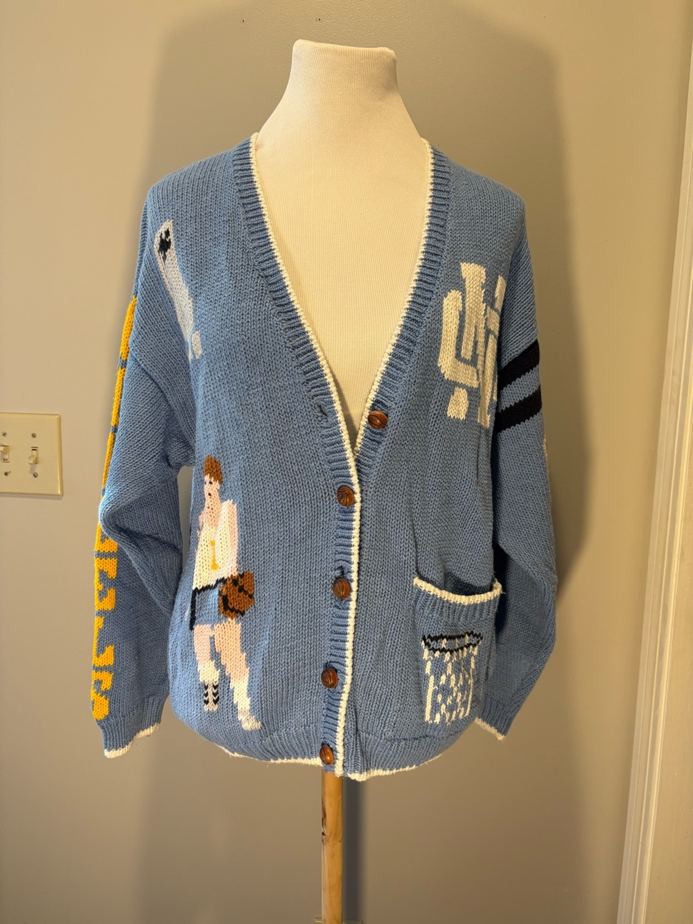Vintage Belle Pointe University of North Carolina Tarheels basketball cardigan L